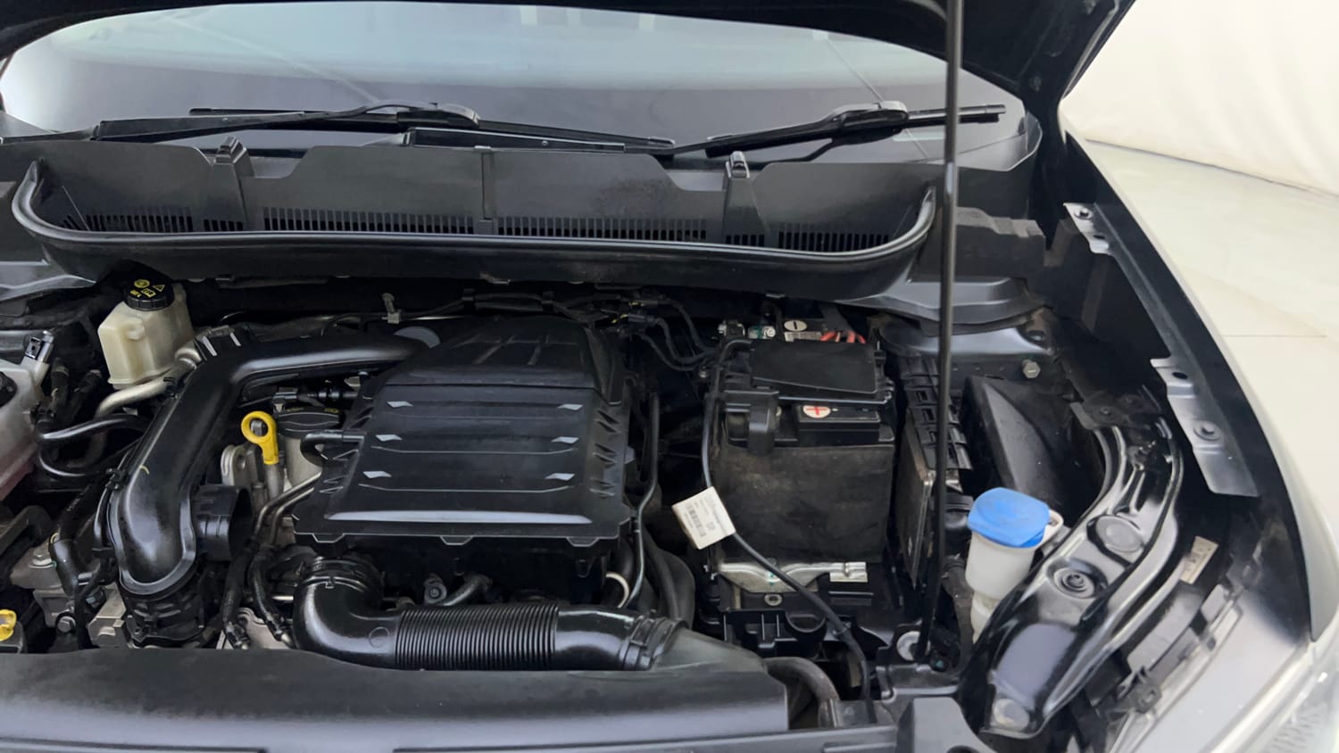 Used 2023 Volkswagen Taigun Topline 1.0 TSI MT Petrol Manual engine ENGINE LEFT SIDE HINGE & APRON VIEW