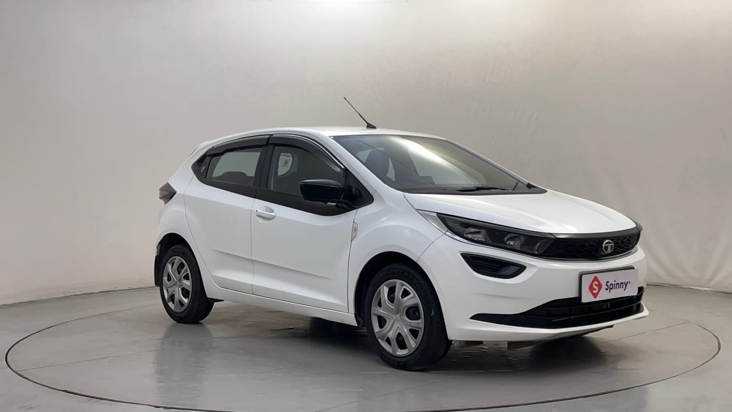 Used 2024 Tata Altroz XM Petrol Petrol Manual exterior RIGHT FRONT CORNER VIEW