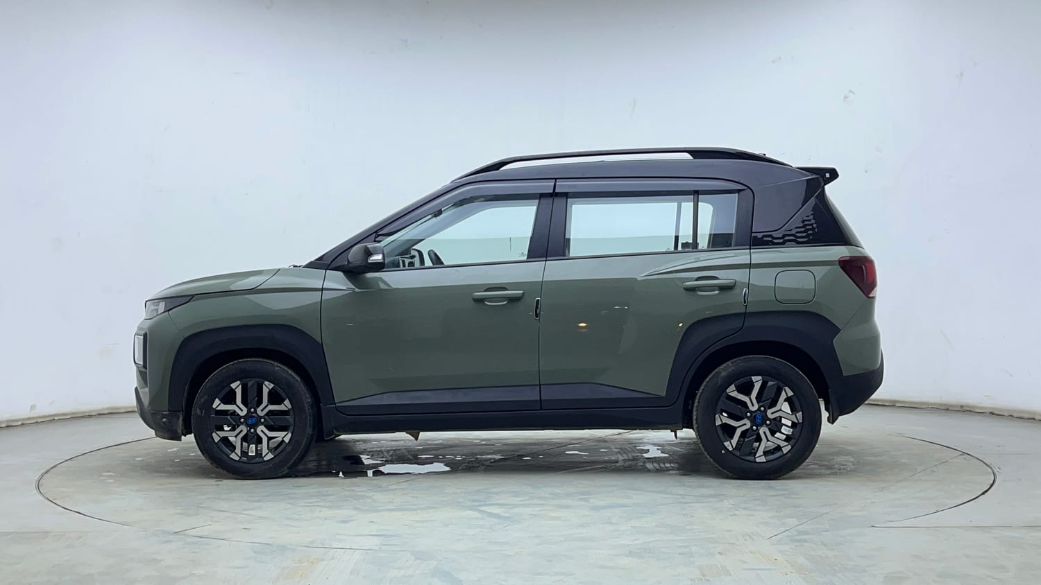 Used 2025 Hyundai Exter SX (O) Connect 1.2 AMT Dual Tone Petrol Automatic exterior LEFT SIDE VIEW