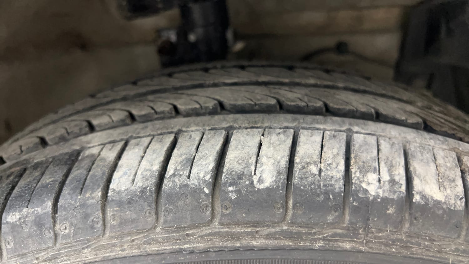 Used 2012 Maruti Suzuki Swift ZDi Diesel Manual tyres RIGHT FRONT TYRE TREAD VIEW