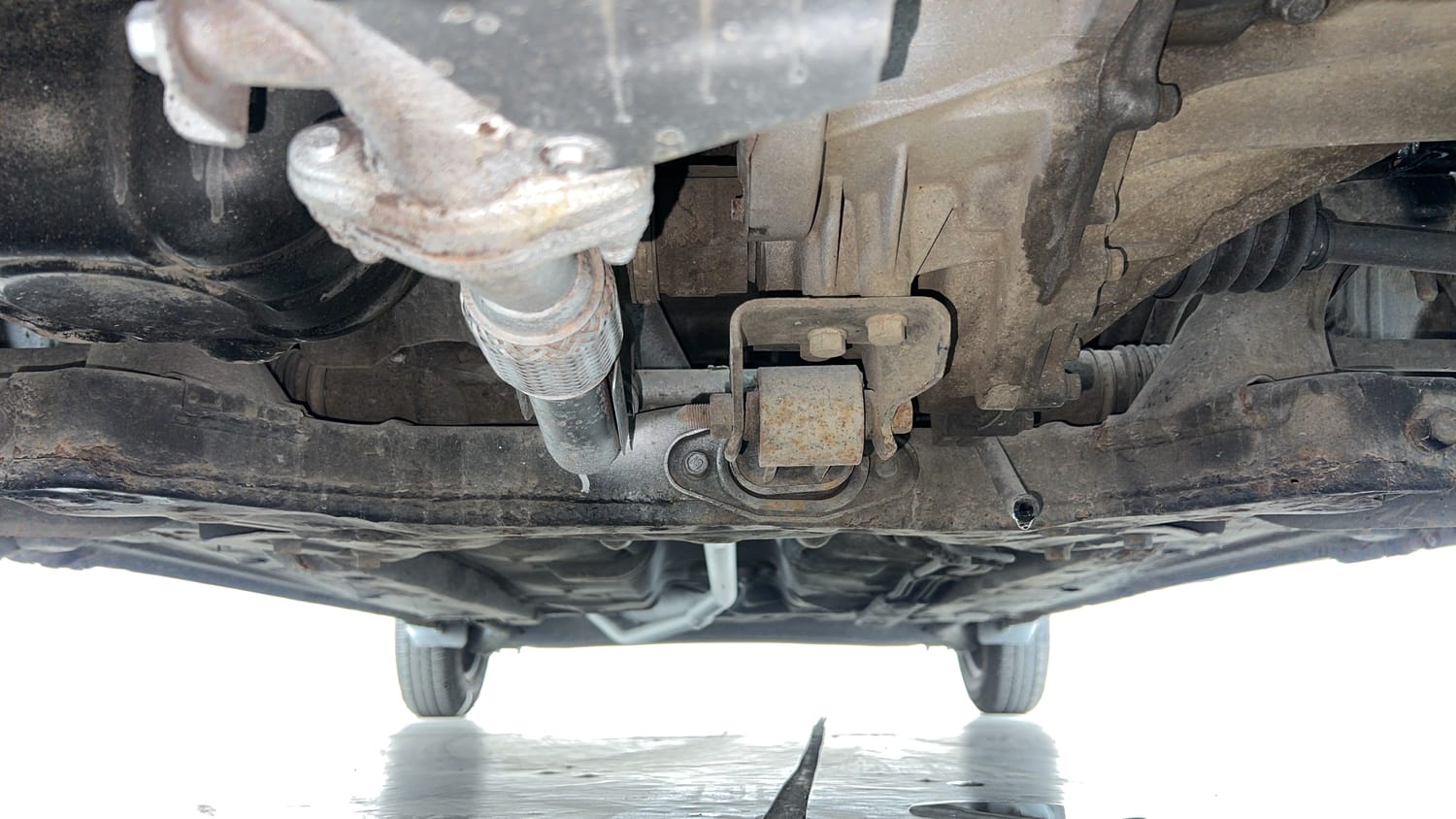 Used 2018 Hyundai Santro Magna Petrol Manual extra FRONT LEFT UNDERBODY VIEW