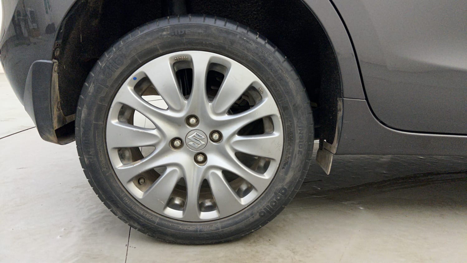 Used 2019 Maruti Suzuki Baleno Alpha 1.2 AT Petrol Automatic tyres RIGHT REAR TYRE RIM VIEW