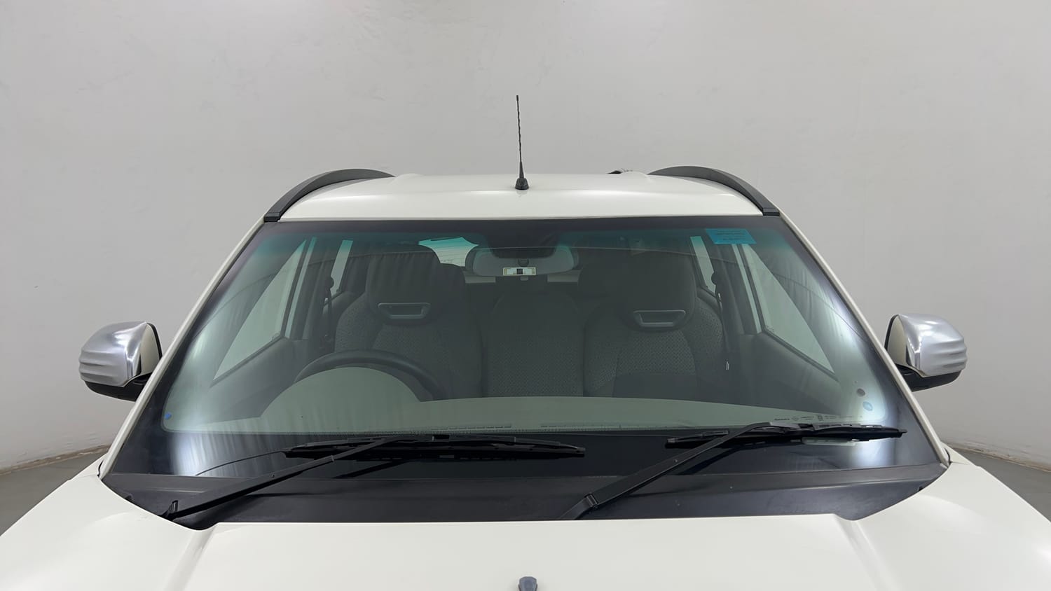Used 2017 Mahindra KUV100 K8 6 STR Petrol Manual exterior FRONT WINDSHIELD VIEW