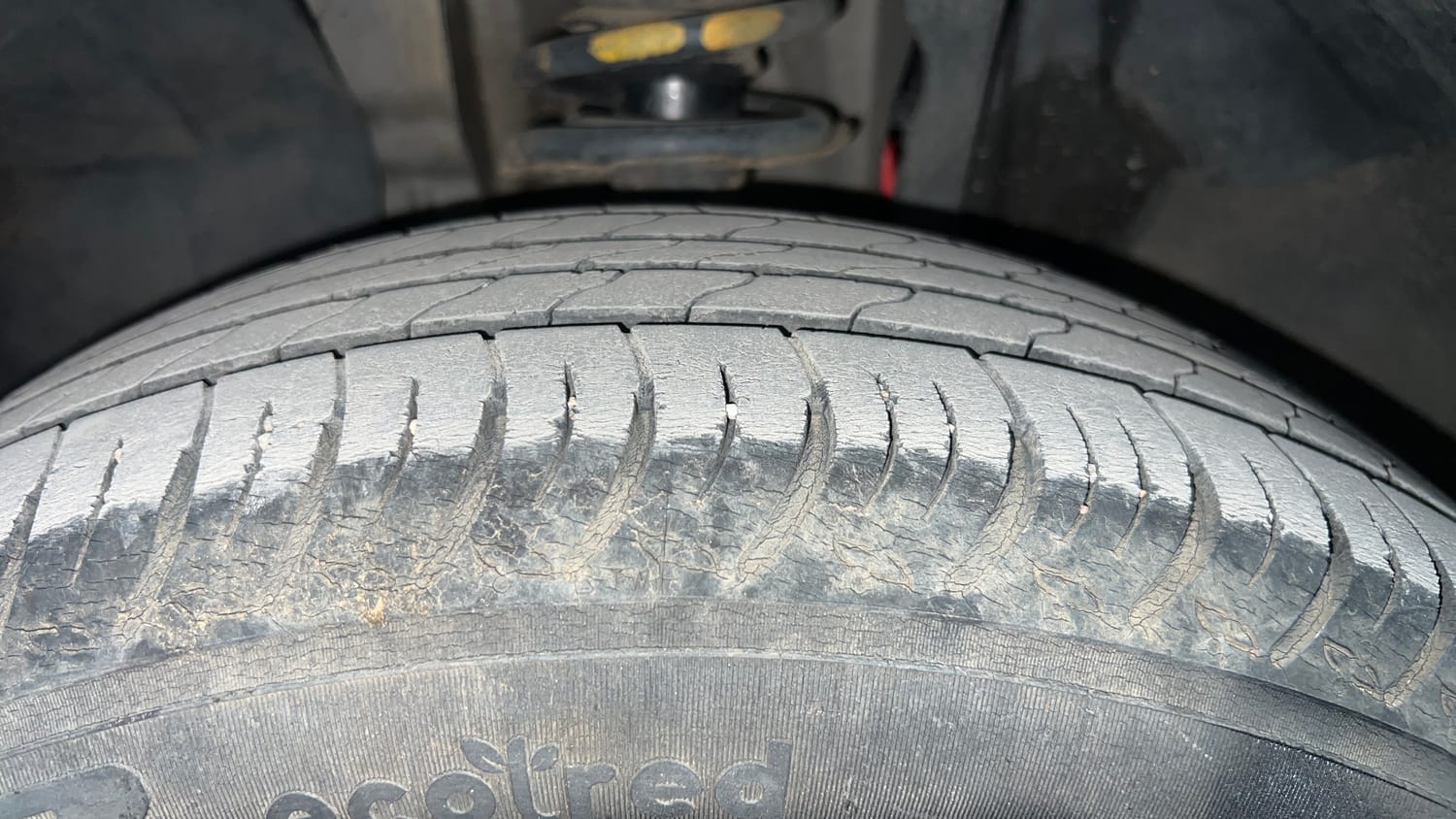 Used 2023 Nissan Magnite XE Petrol Manual tyres LEFT FRONT TYRE TREAD VIEW