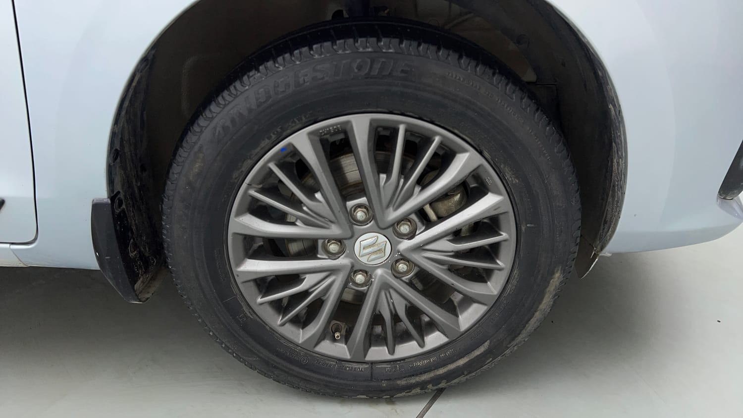 Used 2022 Maruti Suzuki New Ertiga VXi Petrol Manual tyres RIGHT FRONT TYRE RIM VIEW