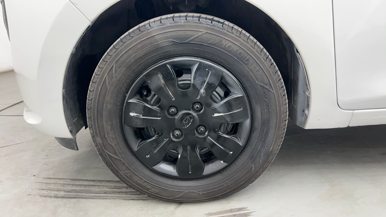 Used 2018 Hyundai Santro Magna Petrol Manual tyres LEFT FRONT TYRE RIM VIEW