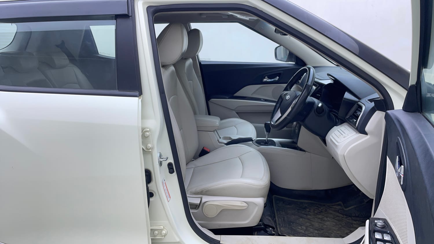 Used 2021 Mahindra XUV 300 W8 (O) 1.2 Petrol AMT Petrol Automatic interior RIGHT SIDE FRONT DOOR CABIN VIEW