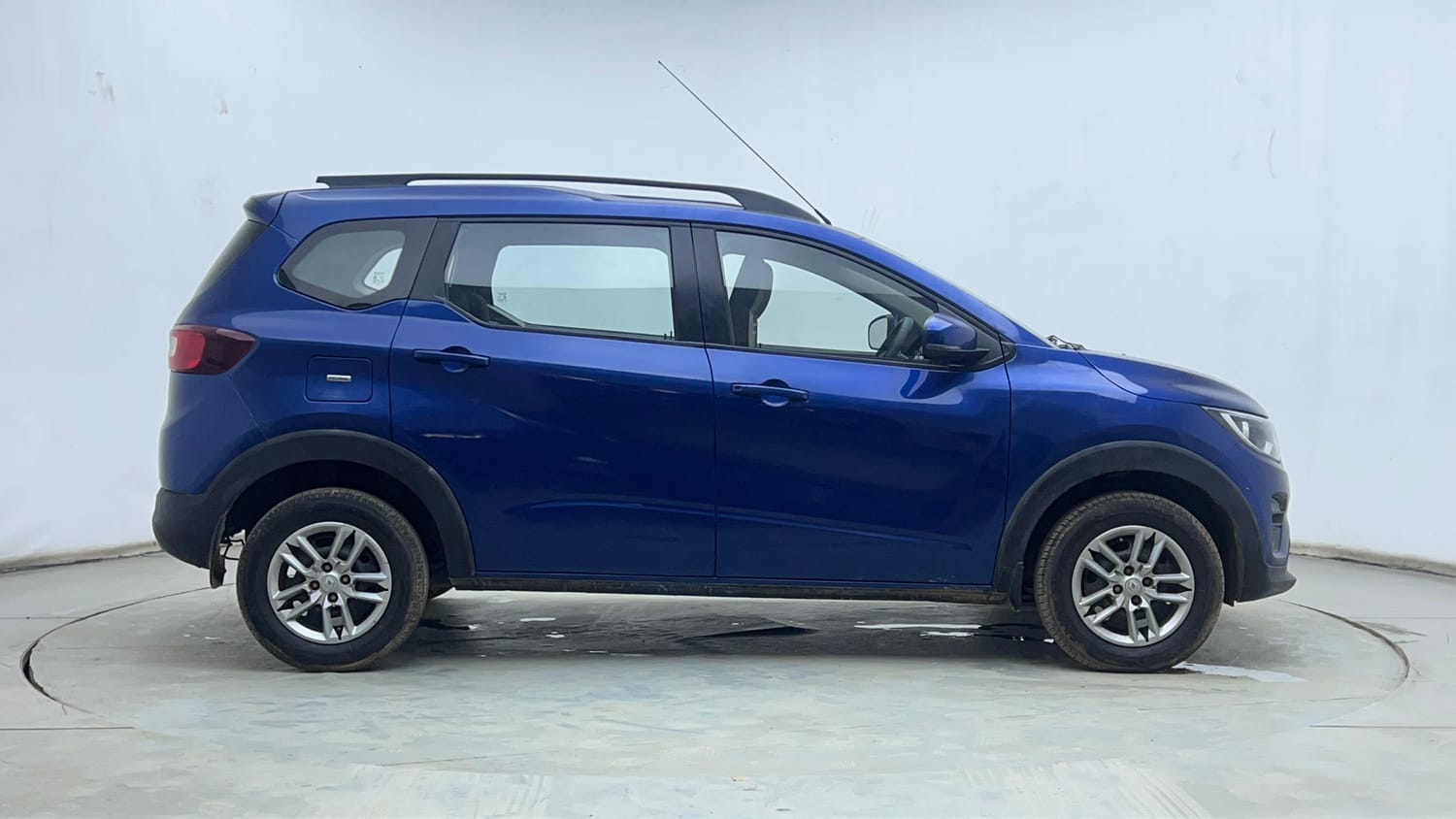 Used 2021 Renault Triber RXT Petrol Manual exterior RIGHT SIDE VIEW