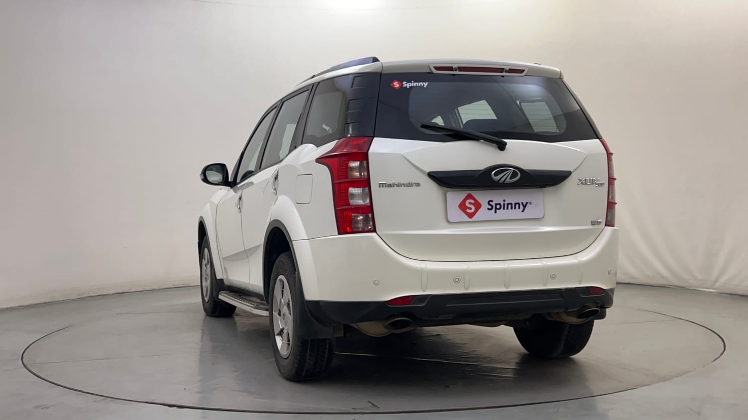 Used 2018 Mahindra XUV500 W6 Diesel Manual exterior LEFT REAR CORNER VIEW