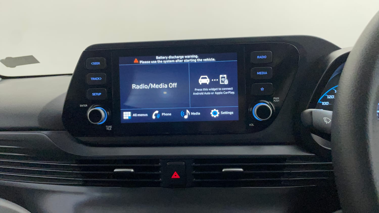 Used 2024 Hyundai i20 Sportz (O) 1.2 IVT Petrol Automatic top_features Integrated (in-dash) music system