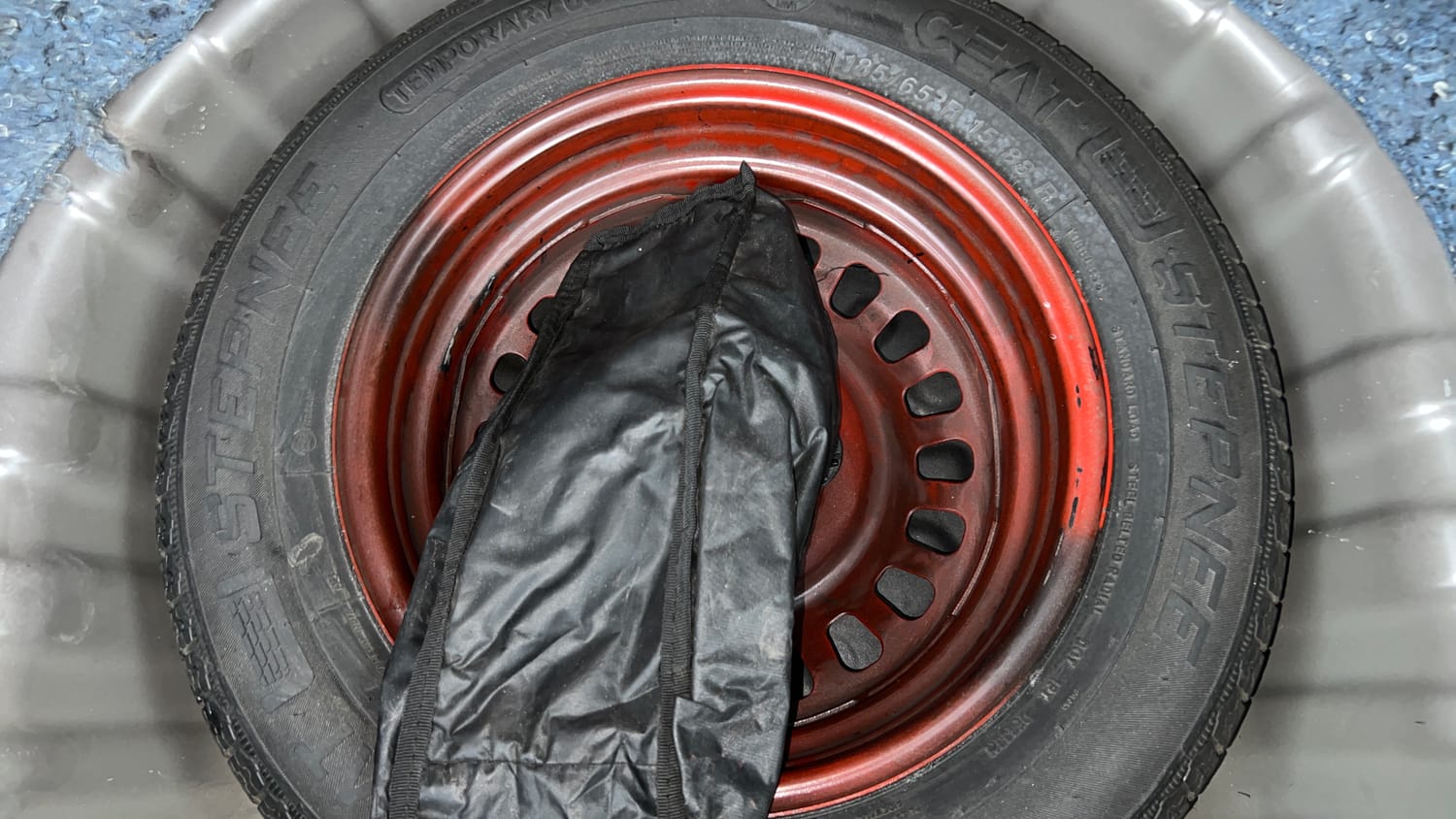 Used 2023 Nissan Magnite XE Petrol Manual tyres SPARE TYRE VIEW
