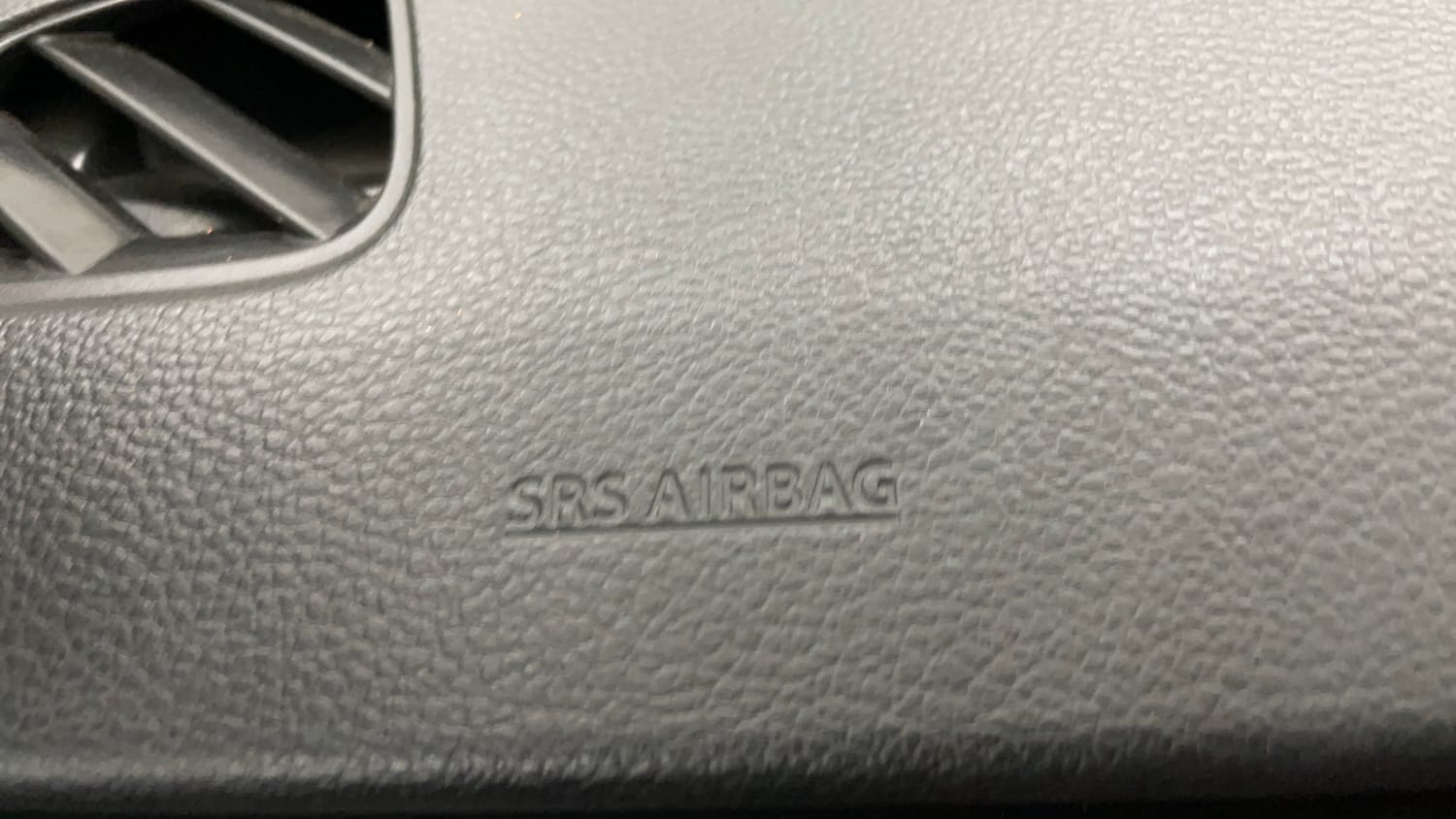 Used 2022 Maruti Suzuki XL6 Zeta MT Petrol Petrol Manual top_features Airbags