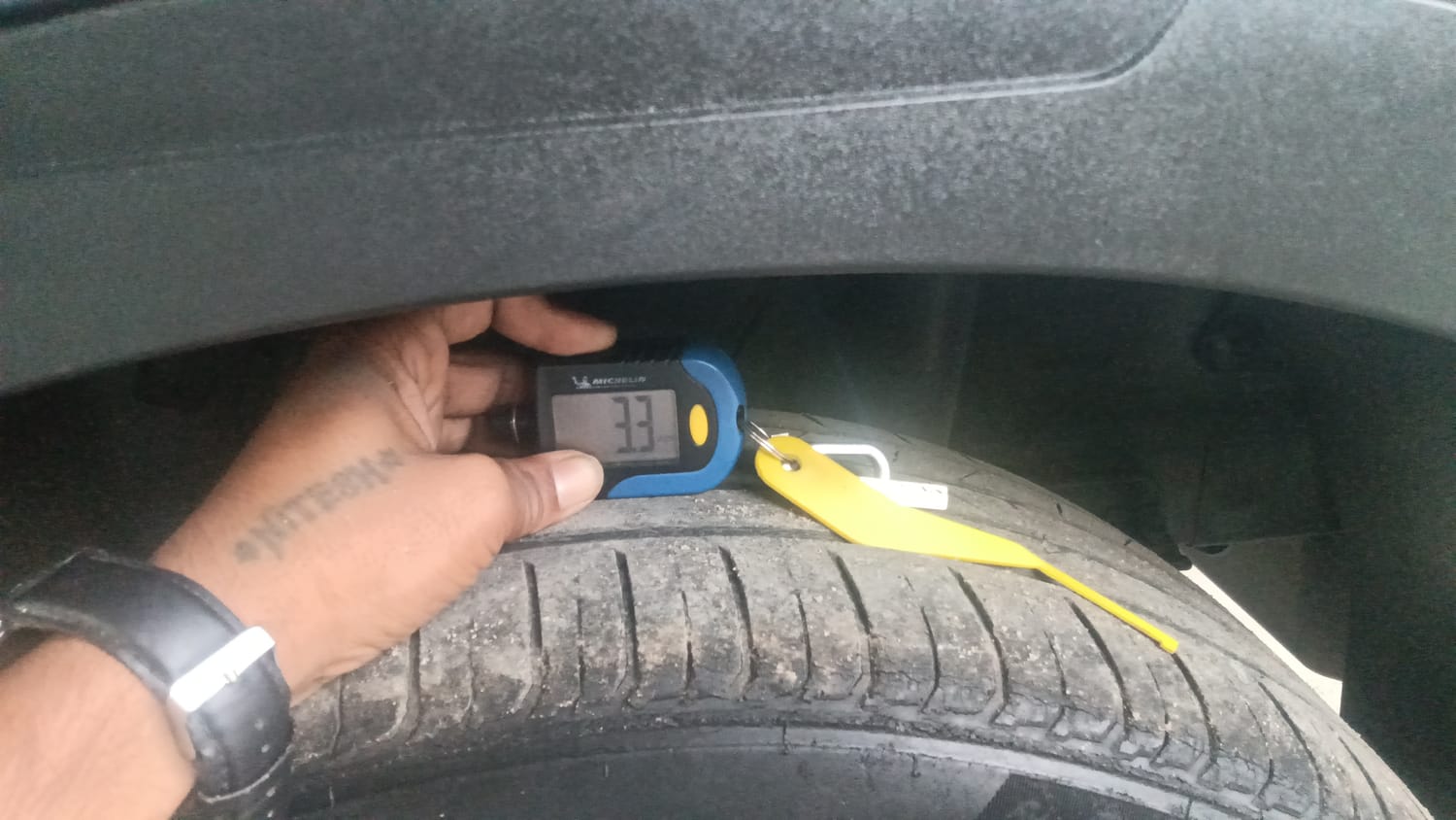 Used 2019 Hyundai Venue SX 1.4 (O) CRDi Diesel Manual tyres LEFT REAR TYRE TREAD VIEW