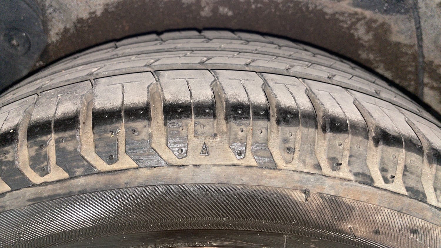 Used 2016 Hyundai Verna 1.6 VTVT SX (O) Petrol Manual tyres RIGHT REAR TYRE TREAD VIEW