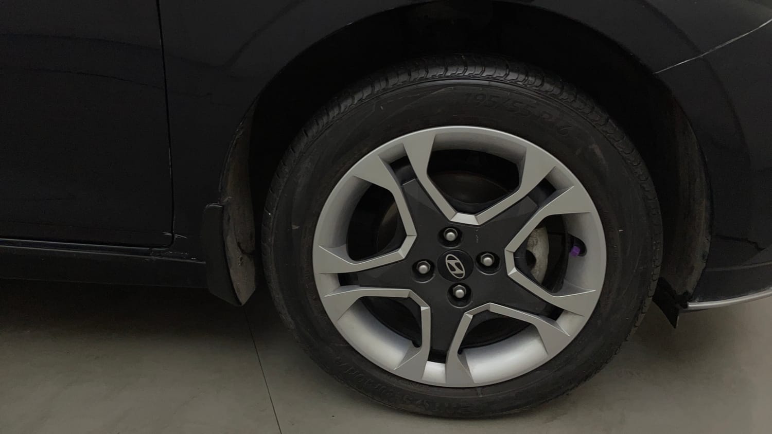 Used 2024 Hyundai i20 Sportz (O) 1.2 IVT Petrol Automatic tyres RIGHT FRONT TYRE RIM VIEW