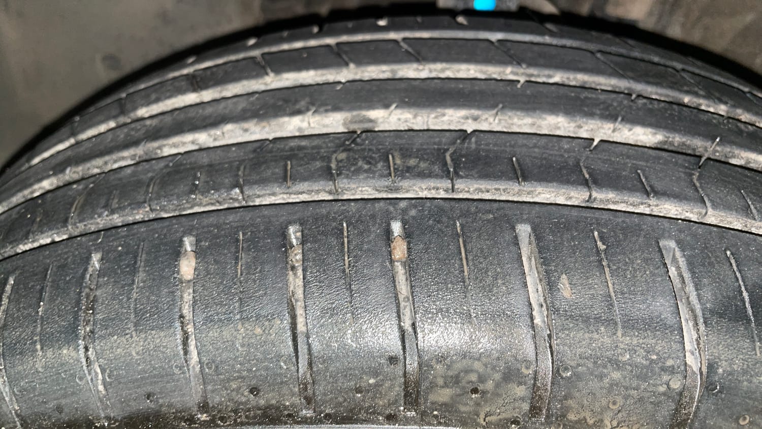 Used 2022 Renault Kiger RXZ AMT Dual Tone Petrol Automatic tyres LEFT FRONT TYRE TREAD VIEW
