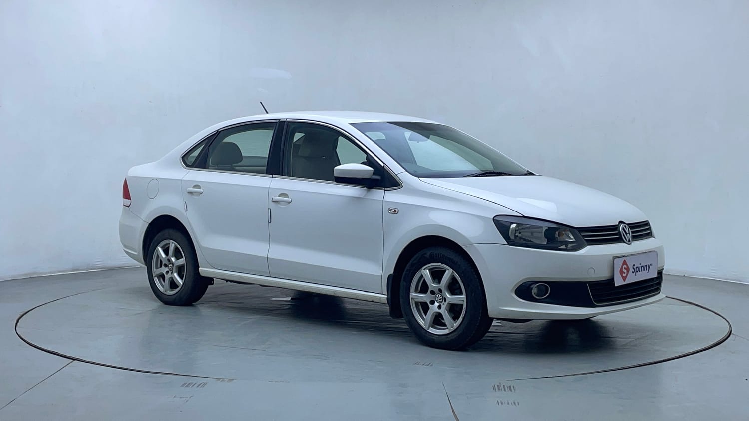Used 2013 Volkswagen Vento Highline Diesel Diesel Manual exterior RIGHT FRONT CORNER VIEW