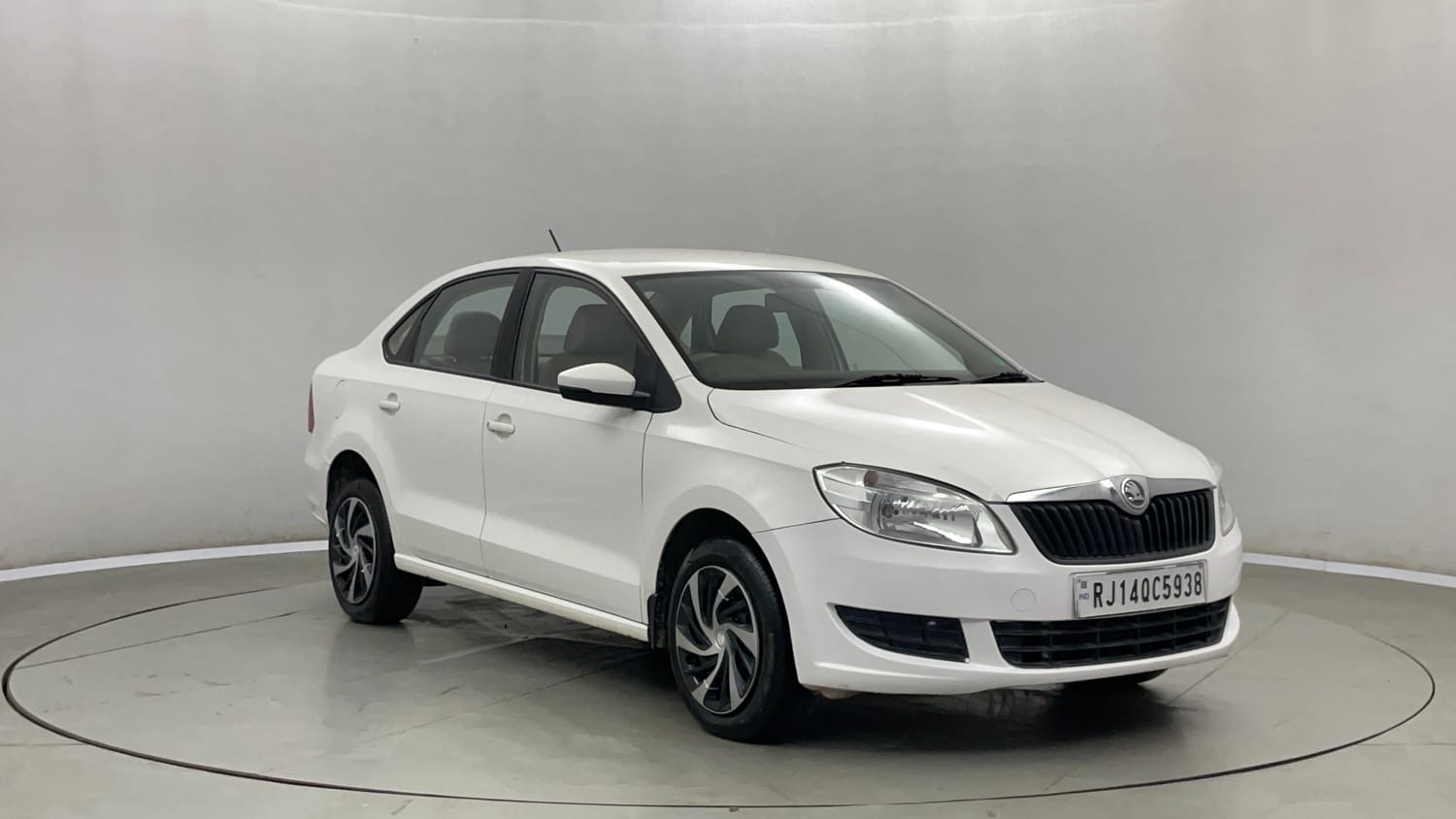 Used 2016 Skoda Rapid 1.6 MPI Active Petrol Manual exterior RIGHT FRONT CORNER VIEW