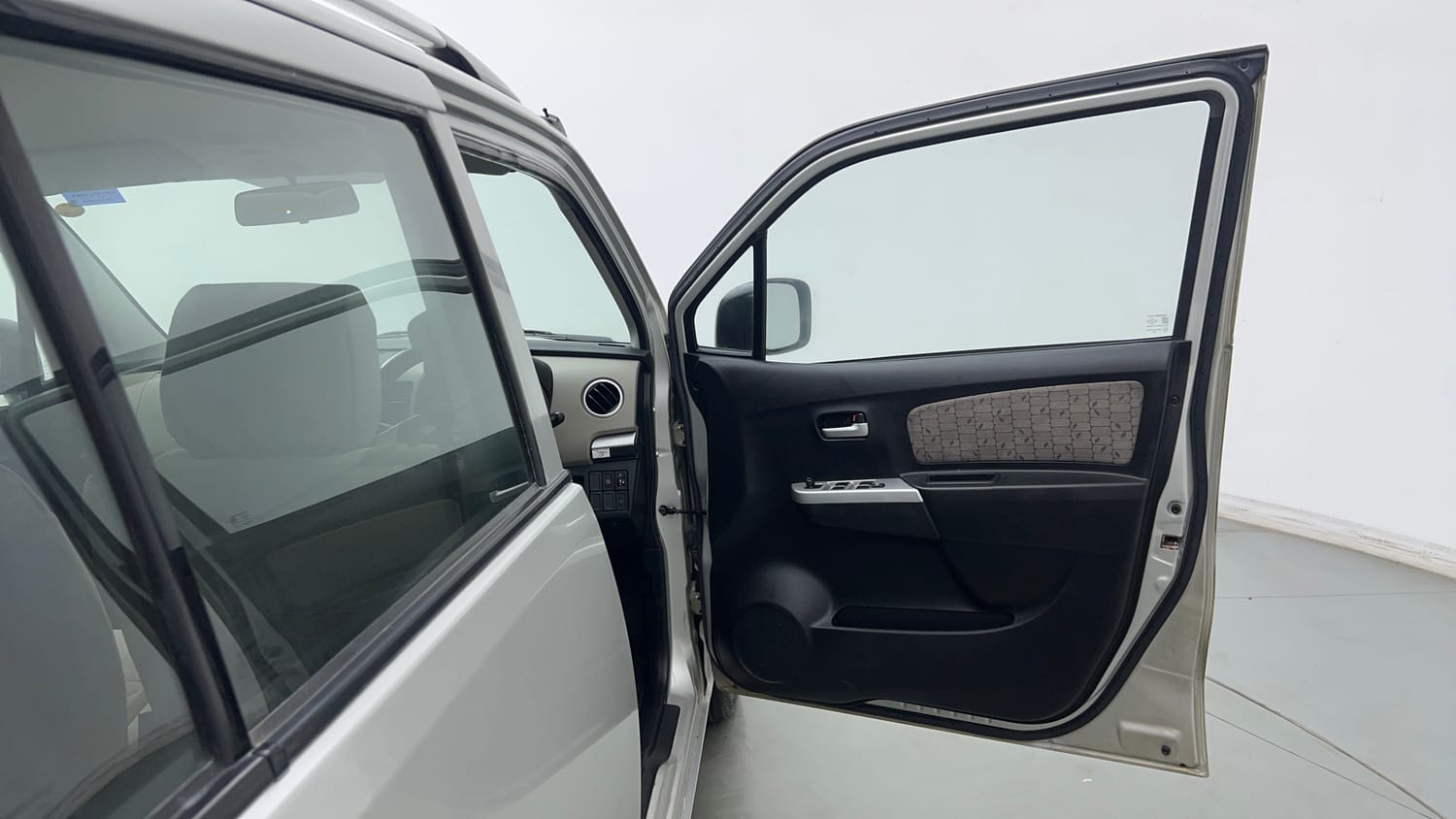 Used 2014 Maruti Suzuki Wagon R VXI Petrol Manual interior RIGHT FRONT DOOR OPEN VIEW
