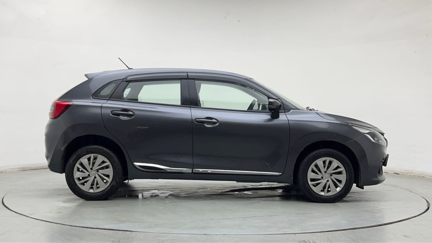 Used 2023 Maruti Suzuki Baleno Delta MT Petrol Manual exterior RIGHT SIDE VIEW