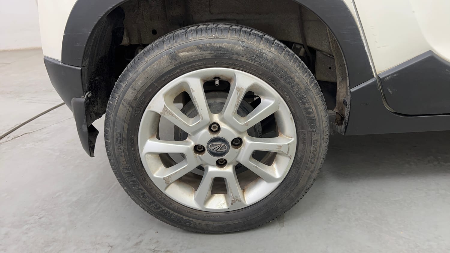Used 2017 Mahindra KUV100 K8 6 STR Petrol Manual tyres RIGHT REAR TYRE RIM VIEW