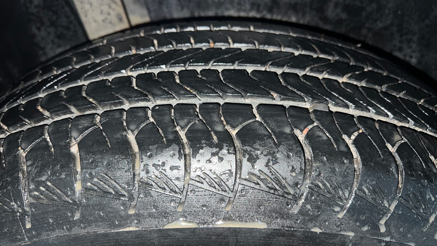 Used 2025 Toyota Urban Cruiser Hyryder V Hybrid Hybrid Automatic tyres RIGHT REAR TYRE TREAD VIEW