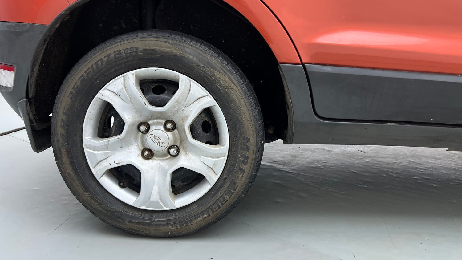 Used 2015 Ford EcoSport Ambiente 1.5 TDCi Diesel Manual tyres RIGHT REAR TYRE RIM VIEW