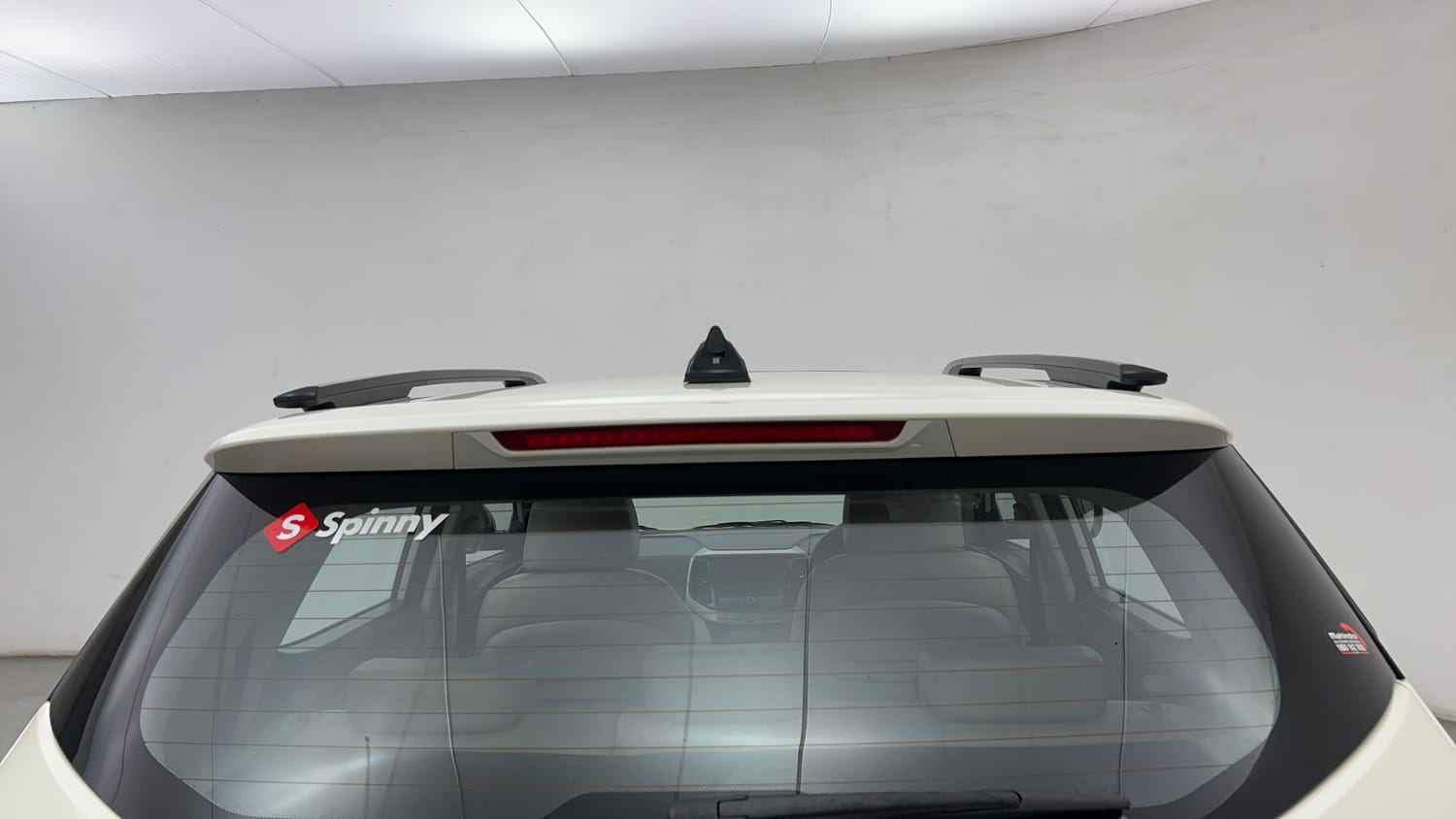 Used 2021 Mahindra XUV 300 W8 (O) 1.2 Petrol Petrol Manual exterior BACK WINDSHIELD VIEW
