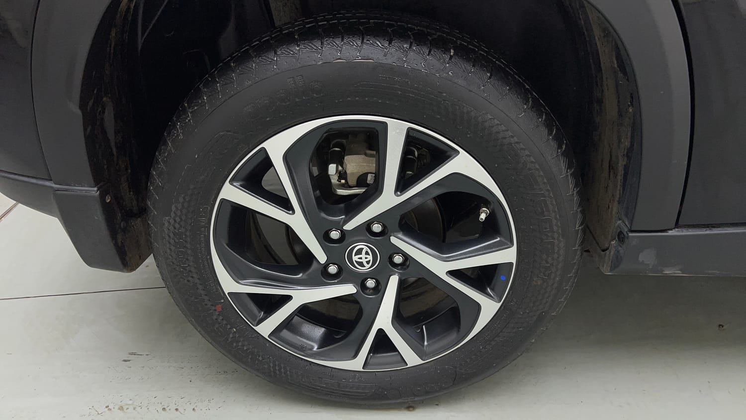 Used 2025 Toyota Urban Cruiser Hyryder V Hybrid Hybrid Automatic tyres RIGHT REAR TYRE RIM VIEW