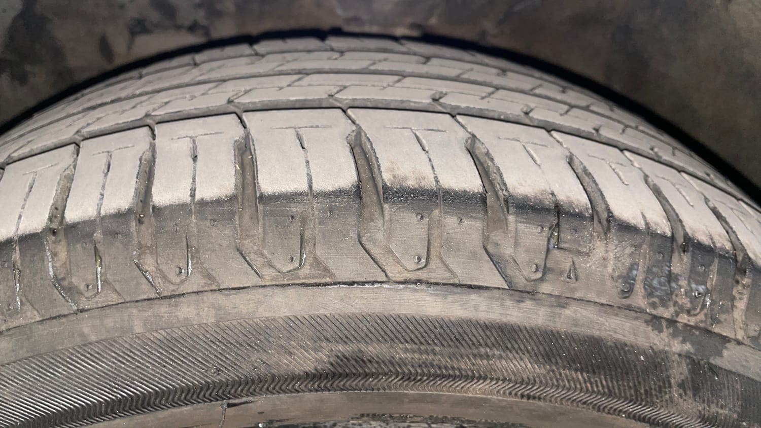 Used 2016 Hyundai Verna 1.6 VTVT SX (O) Petrol Manual tyres LEFT FRONT TYRE TREAD VIEW