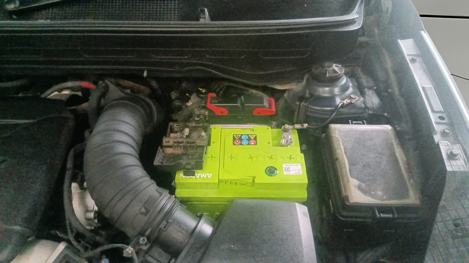 Used 2019 Hyundai Venue SX 1.4 (O) CRDi Diesel Manual engine ENGINE LEFT SIDE VIEW