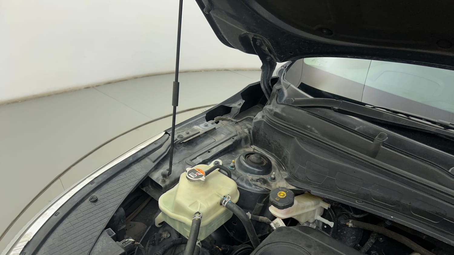 Used 2019 kia Seltos GTX Plus DCT 1.4 Petrol Automatic engine ENGINE RIGHT SIDE HINGE & APRON VIEW