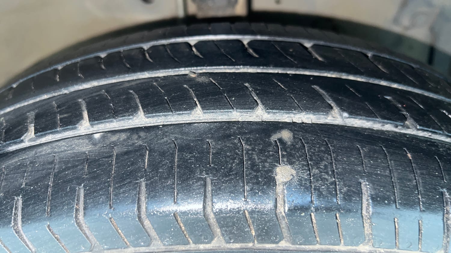 Used 2013 Maruti Suzuki Swift Dzire VXI Petrol Manual tyres RIGHT FRONT TYRE TREAD VIEW