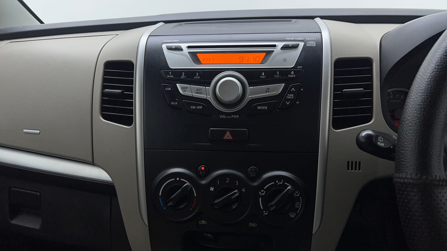 Used 2014 Maruti Suzuki Wagon R VXI Petrol Manual top_features Integrated (in-dash) music system