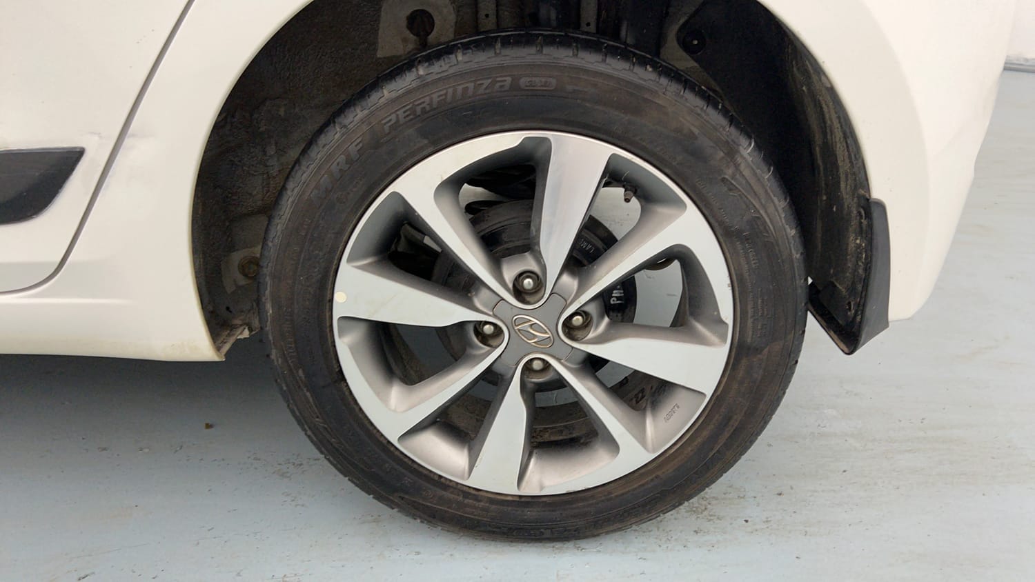 Used 2016 Hyundai Elite i20 Asta 1.2 Petrol Manual tyres LEFT REAR TYRE RIM VIEW