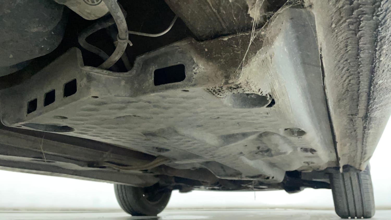 Used 2013 Volkswagen Polo Comfortline 1.2L (P) Petrol Manual extra REAR RIGHT UNDERBODY VIEW