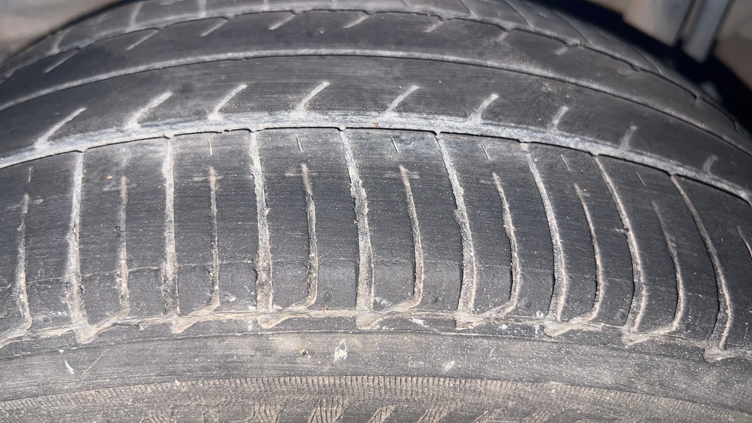 Used 2019 Tata Tiago Revotron XZ Plus Petrol Manual tyres LEFT REAR TYRE TREAD VIEW
