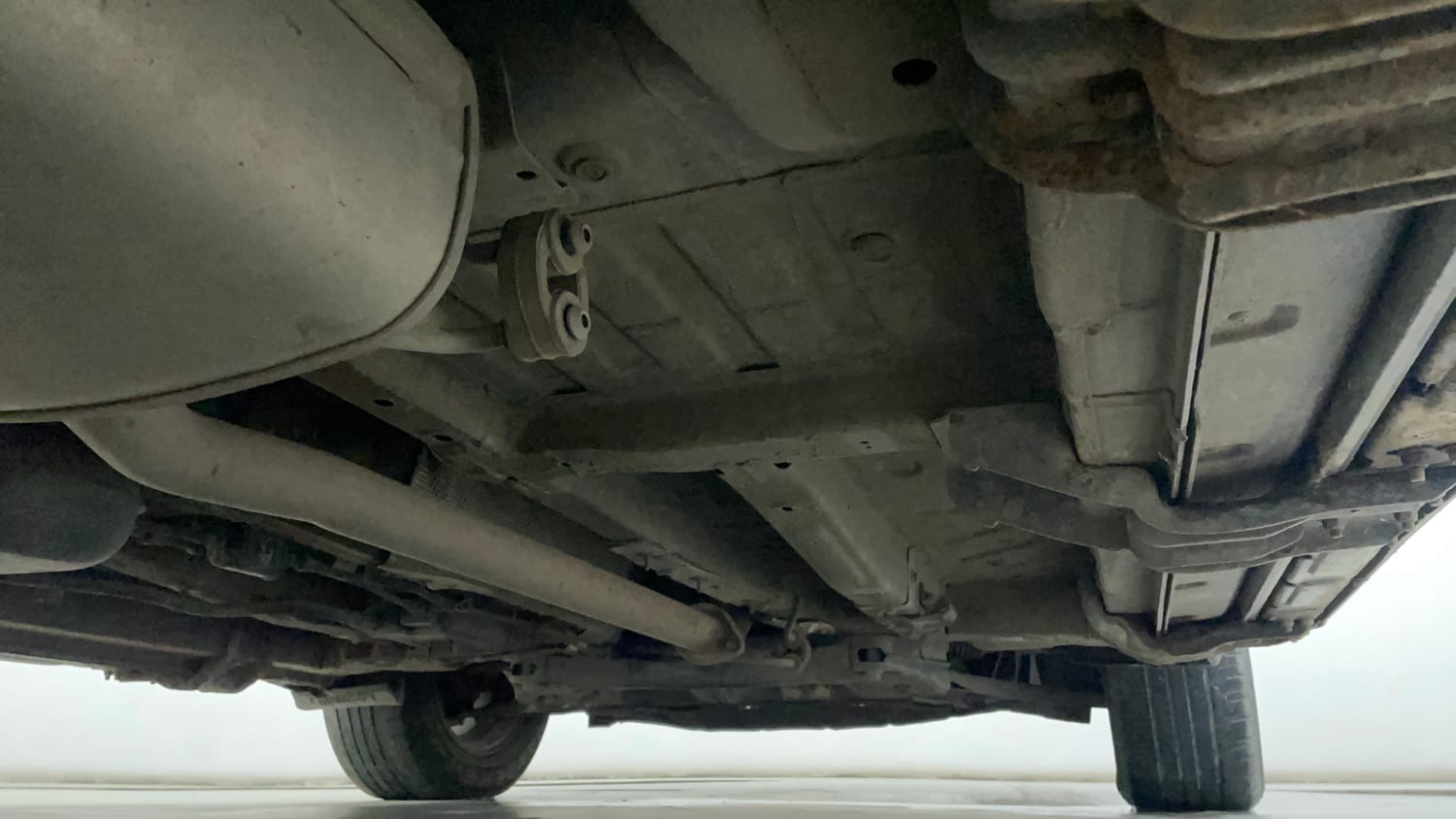 Used 2022 Mahindra XUV700 AX 5 Petrol AT 5 STR Petrol Automatic extra REAR RIGHT UNDERBODY VIEW
