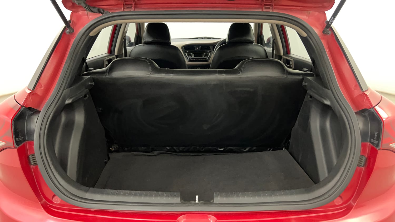 Used 2018 Hyundai Elite i20 Magna Executive 1.2 Petrol Manual interior DICKY INSIDE VIEW