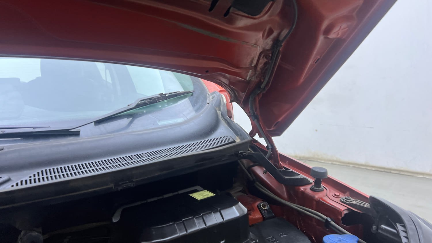 Used 2017 Ford EcoSport Titanium+ 1.5L TDCi Diesel Manual engine ENGINE LEFT SIDE HINGE & APRON VIEW