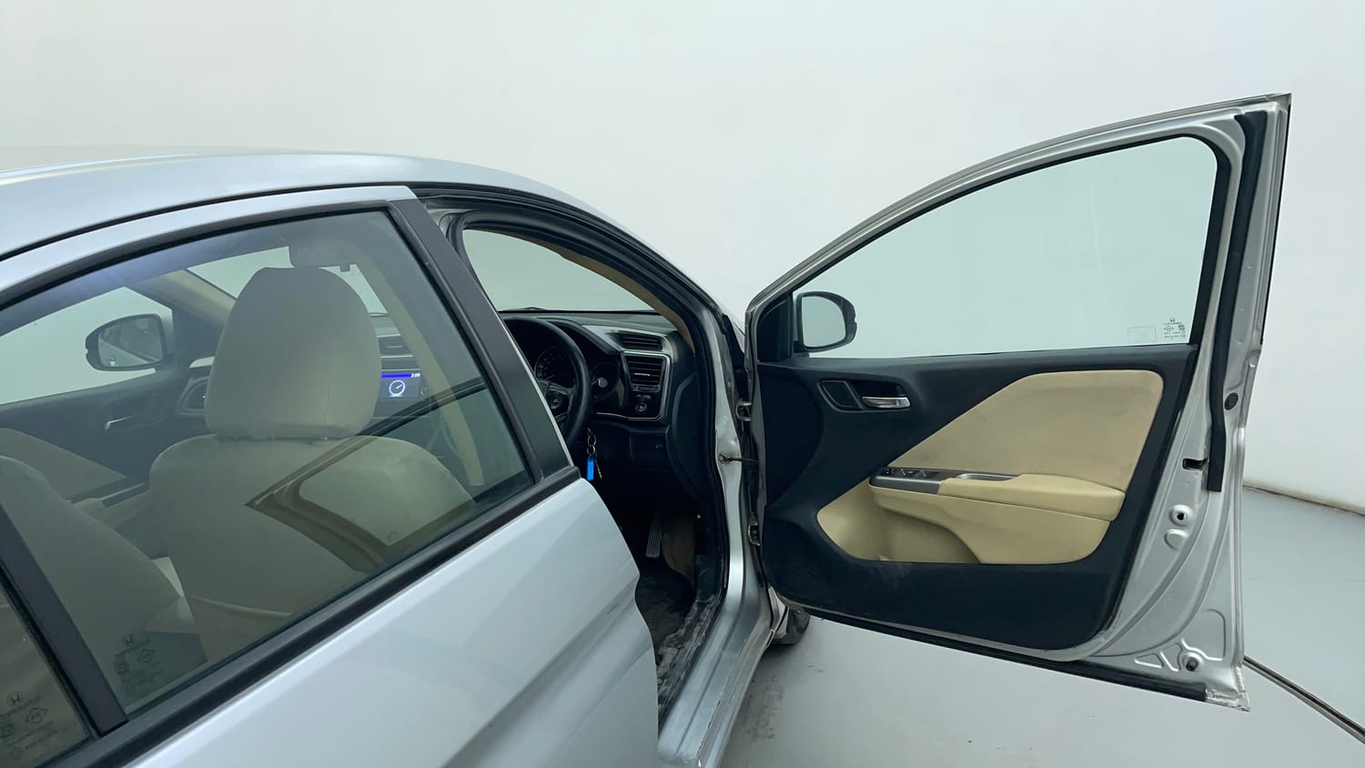 Used 2016 Honda City VX (O) MT Diesel Diesel Manual interior RIGHT FRONT DOOR OPEN VIEW