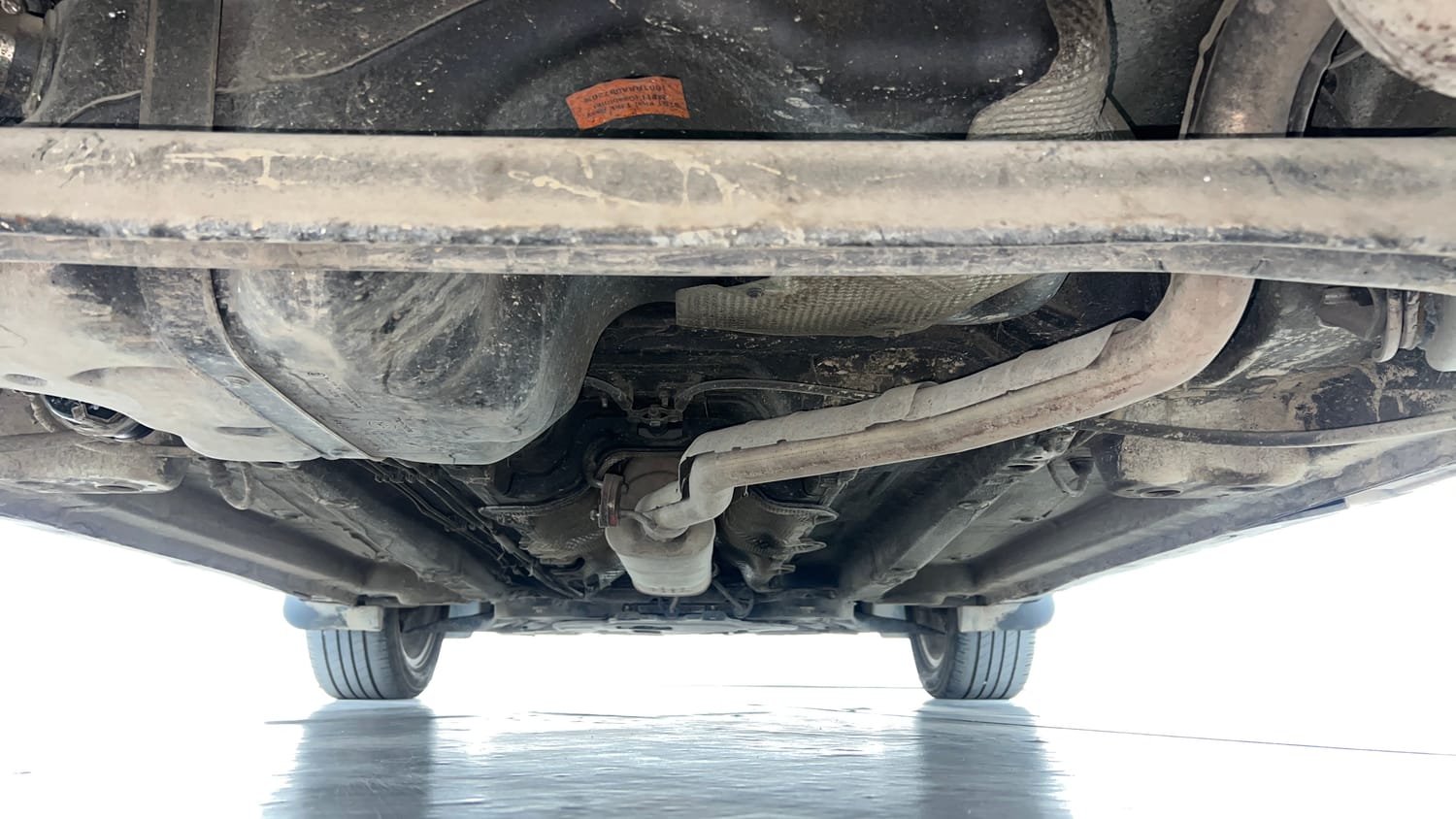 Used 2021 Mahindra XUV 300 W8 (O) 1.2 Petrol Petrol Manual extra REAR UNDERBODY VIEW (TAKEN FROM REAR)