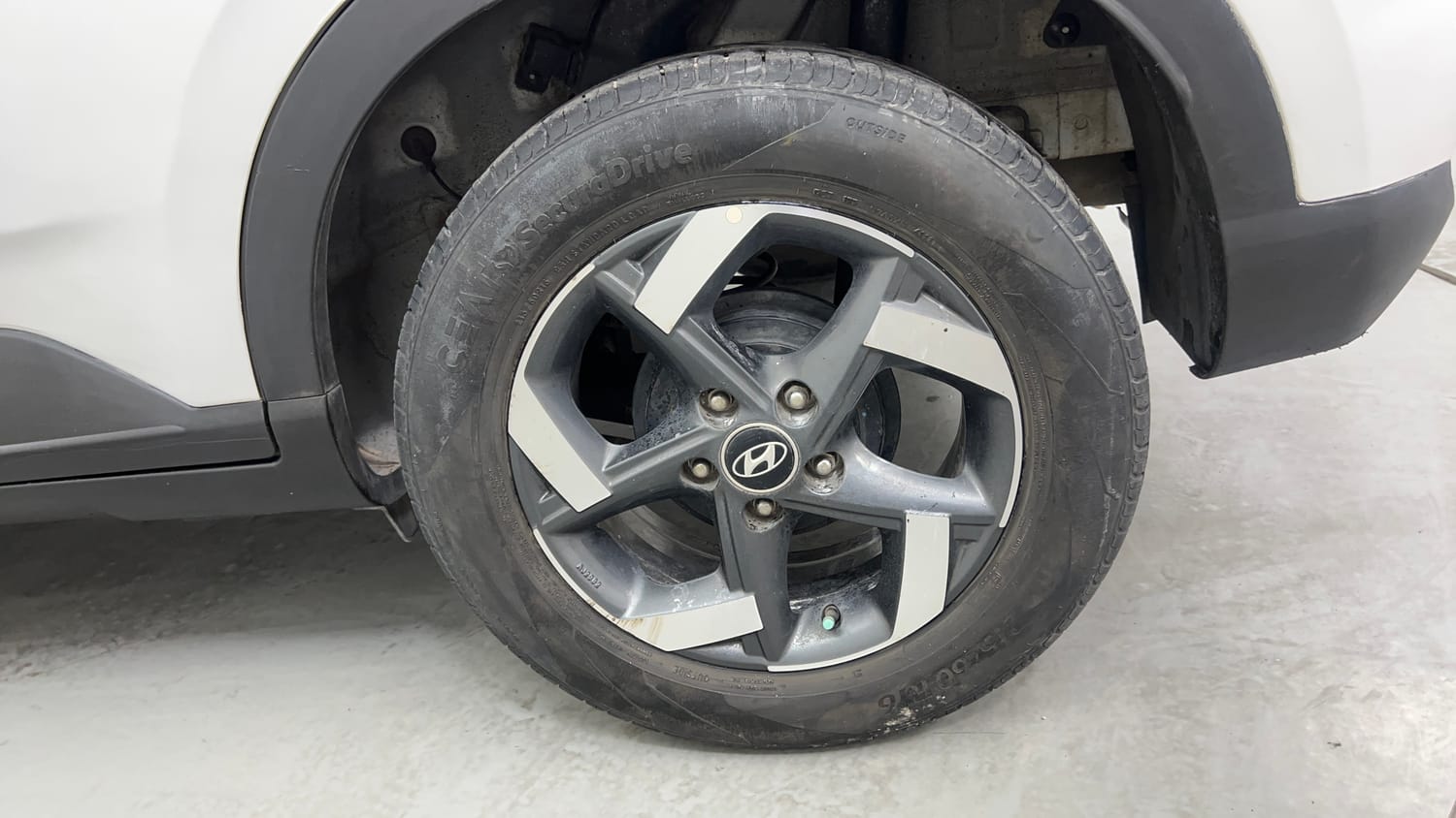 Used 2019 Hyundai Venue SX Plus 1.0 Turbo DCT Petrol Automatic tyres LEFT REAR TYRE RIM VIEW