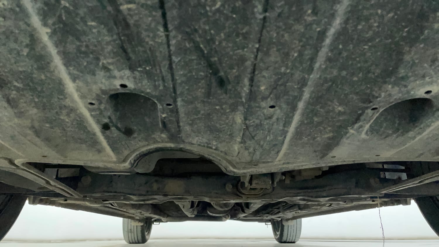 Used 2023 Hyundai Verna SX 1.5 MPi Petrol Manual extra FRONT LEFT UNDERBODY VIEW