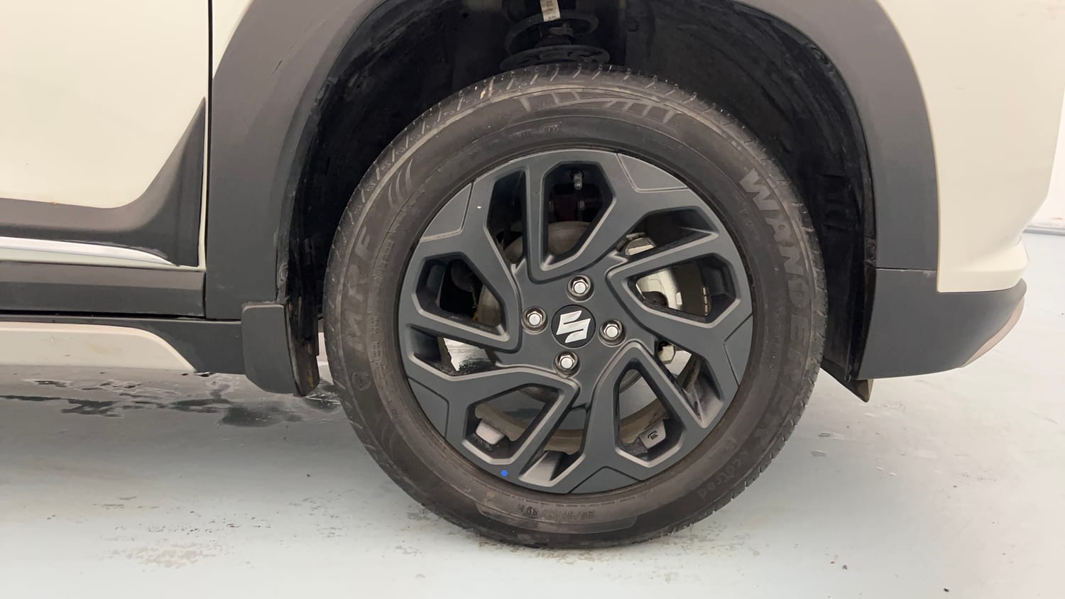 Used 2025 Maruti Suzuki Fronx Zeta 1.0L Turbo MT Petrol Manual tyres RIGHT FRONT TYRE RIM VIEW