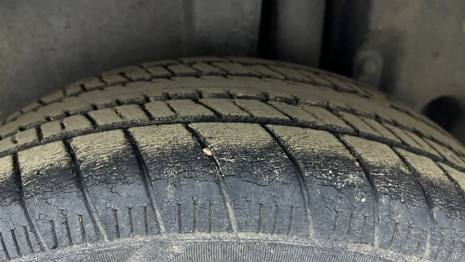 Used 2017 Maruti Suzuki Ertiga VXI Petrol Manual tyres LEFT REAR TYRE TREAD VIEW