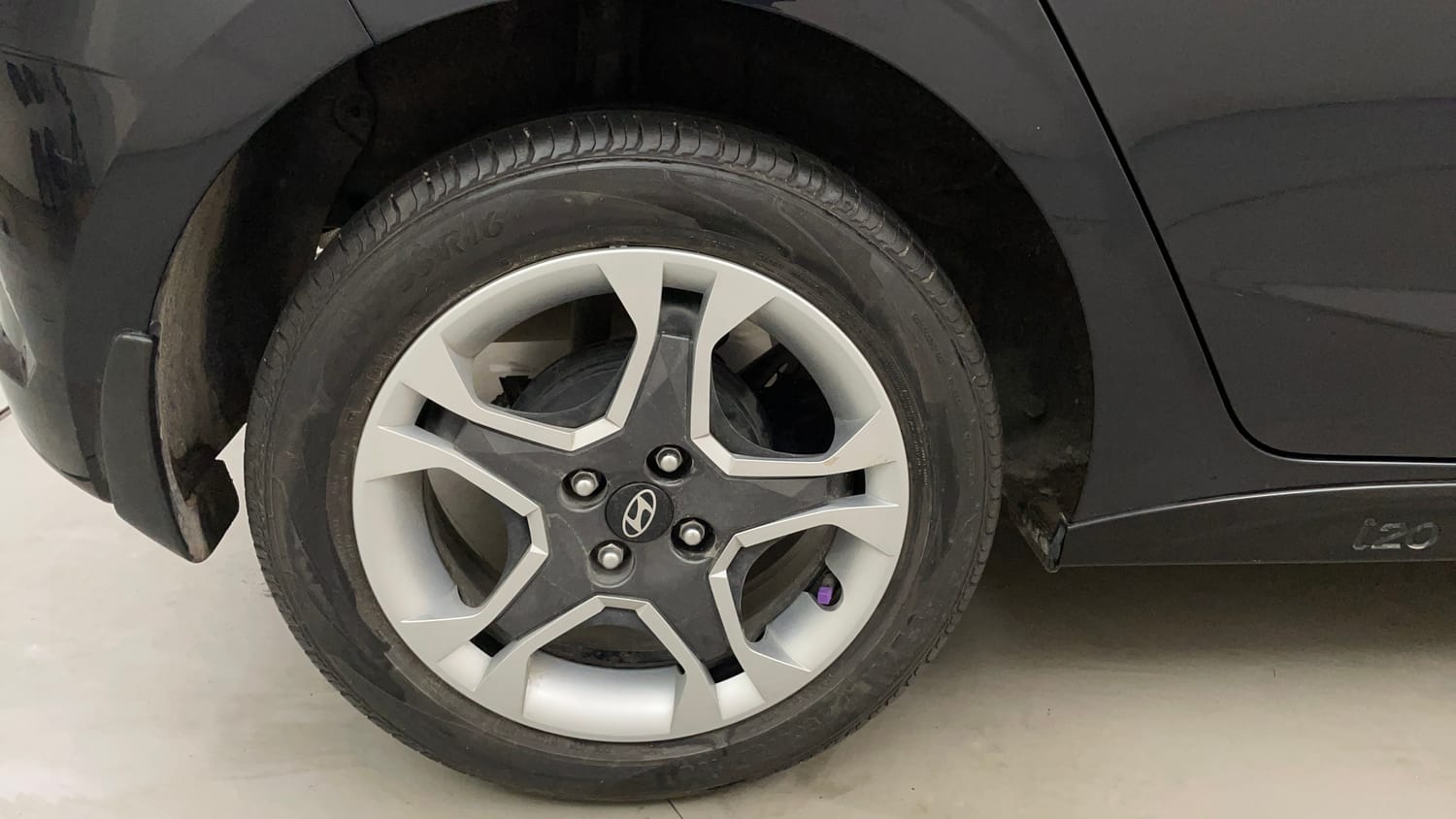 Used 2024 Hyundai i20 Sportz (O) 1.2 IVT Petrol Automatic tyres RIGHT REAR TYRE RIM VIEW
