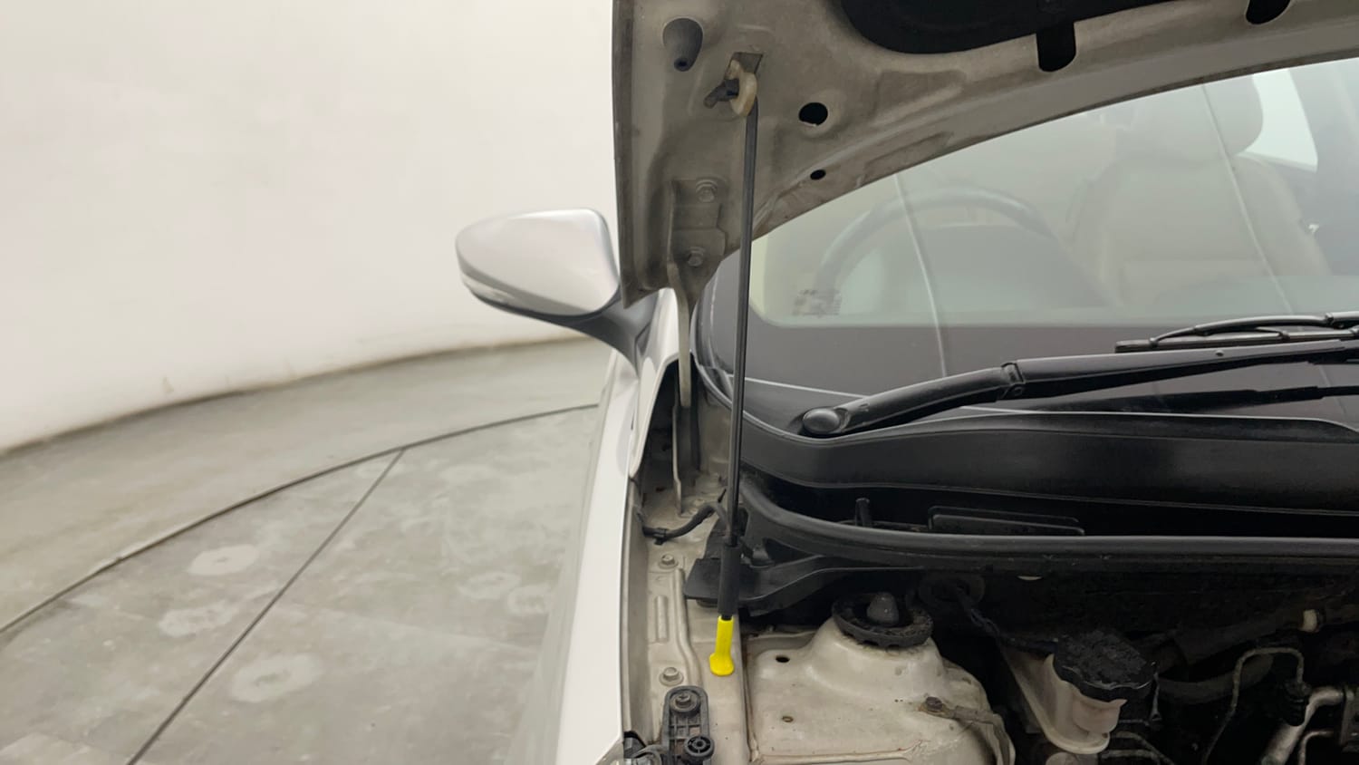 Used 2016 Hyundai Verna 1.6 VTVT SX (O) Petrol Manual engine ENGINE RIGHT SIDE HINGE & APRON VIEW
