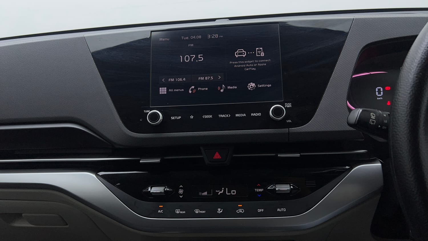 Used 2022 Kia Carens Prestige Plus 1.4 Petrol DCT 7 STR Petrol Automatic top_features Integrated (in-dash) music system