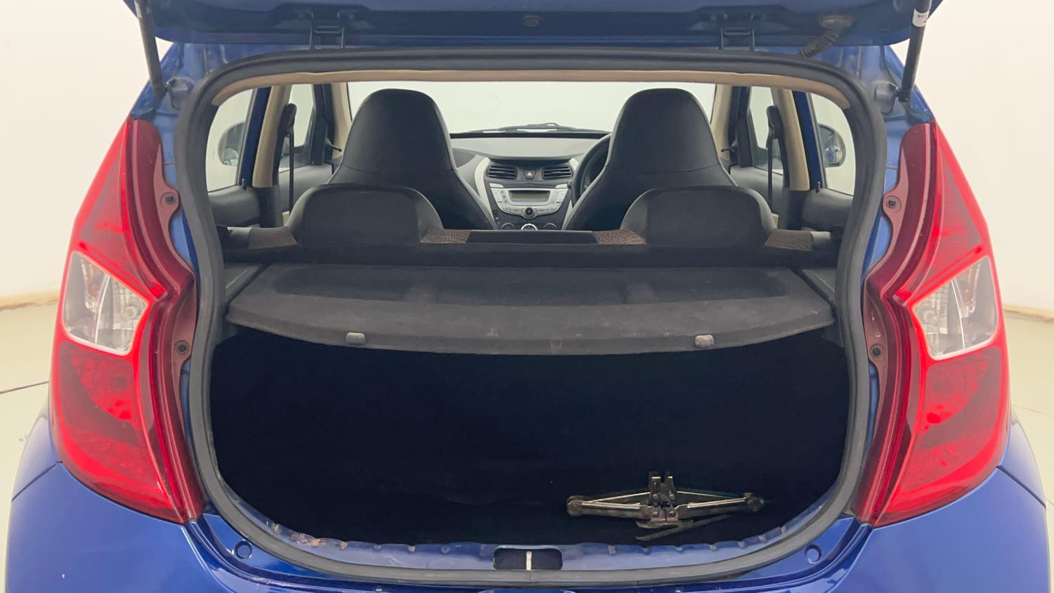 Used 2017 Hyundai Eon Sportz Petrol Manual interior DICKY INSIDE VIEW